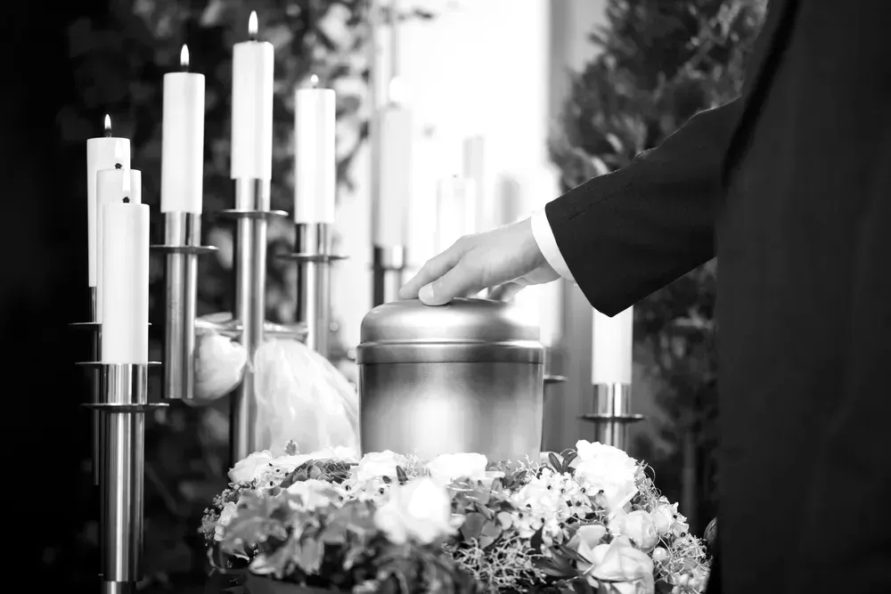 The Real Problem No One Talks About: What Cremated Remains Actually Feel Like to Live With